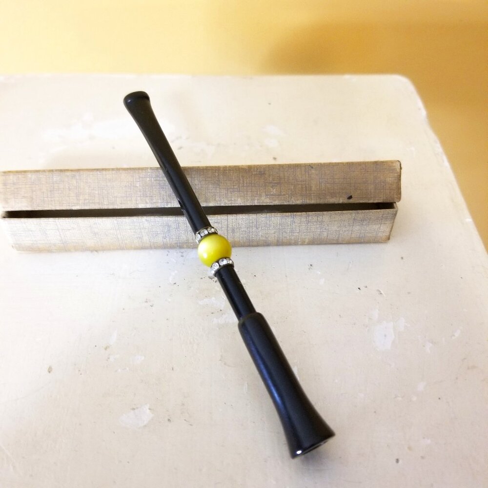 VINTAGE CIGARETTE HOLDER